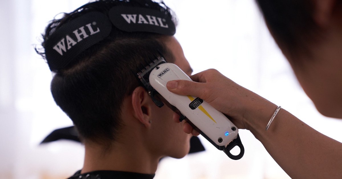 Wahl Cordless Super Taper in use
