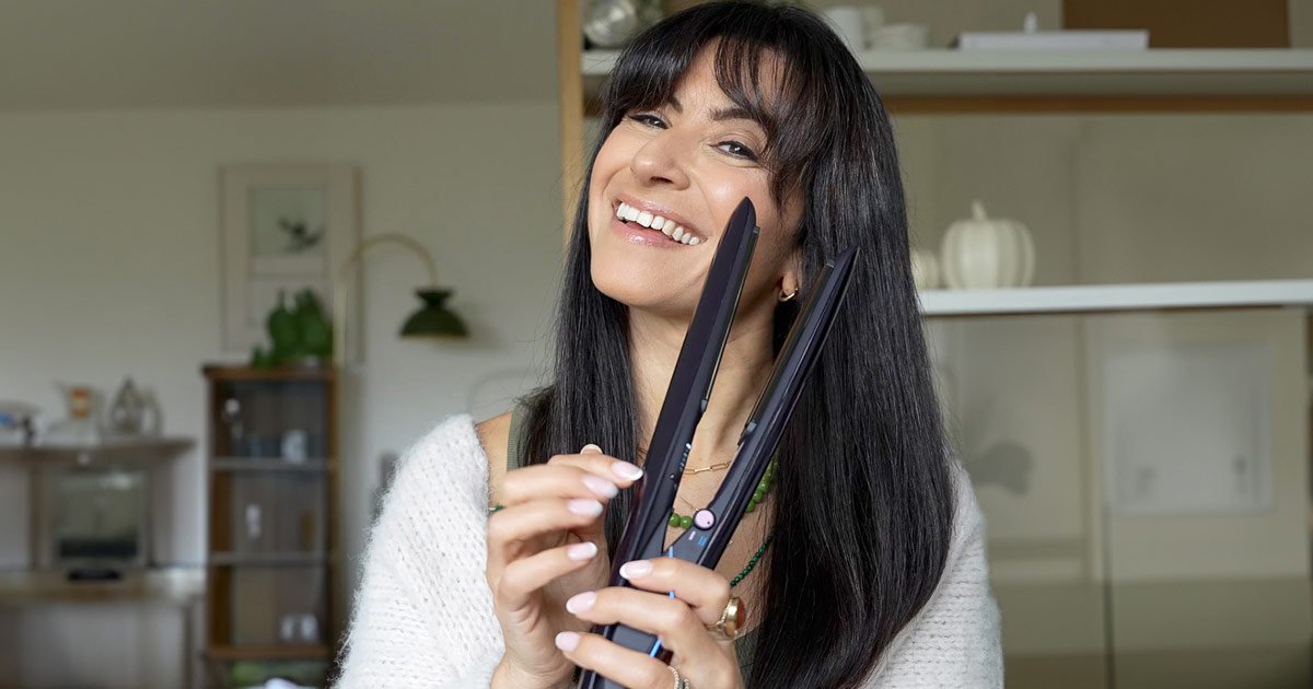 Tiatalula holding Keeo straightener